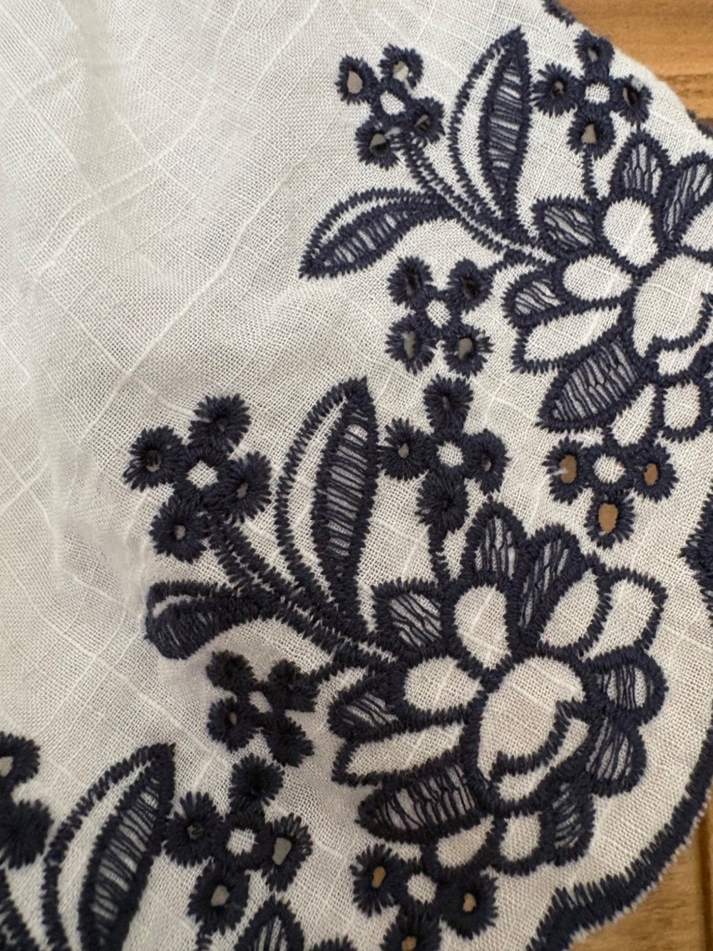 Embroidered White Max Studio Gauzy Shirt Size Medium - Picture 5 of 7